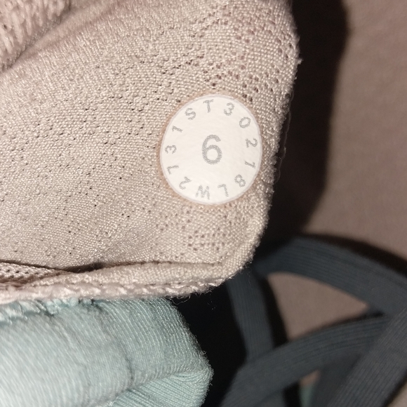 Lululemon Free to be Wild Sports Bra Size 6 - Picture 4 of 5